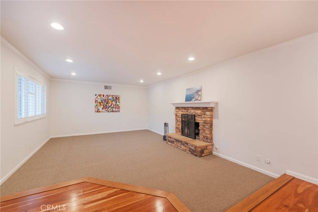 Huntington Beach, CA 92647,15752 Wicklow LN