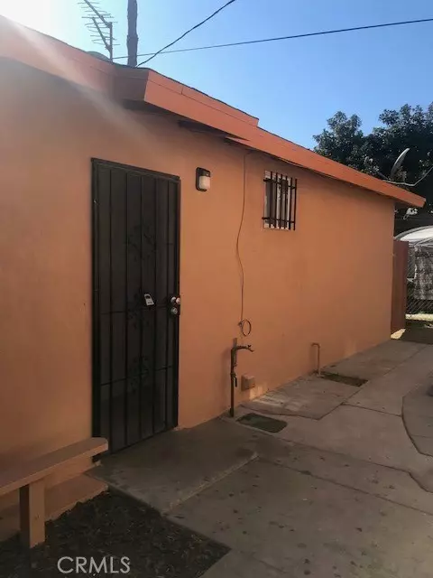 Los Angeles, CA 90044,524 W 81st ST W
