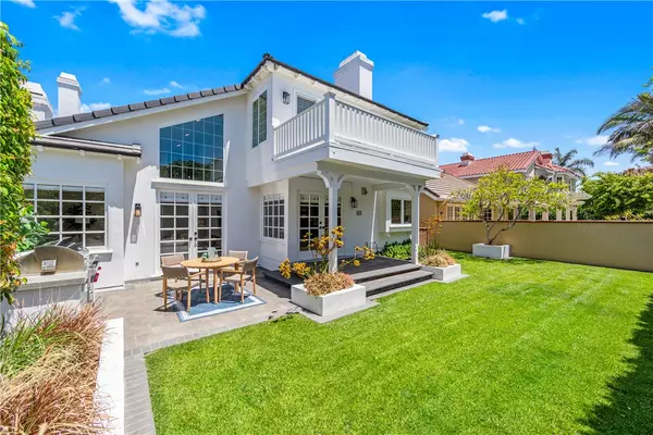 Huntington Beach, CA 92648,19365 Woodlands DR