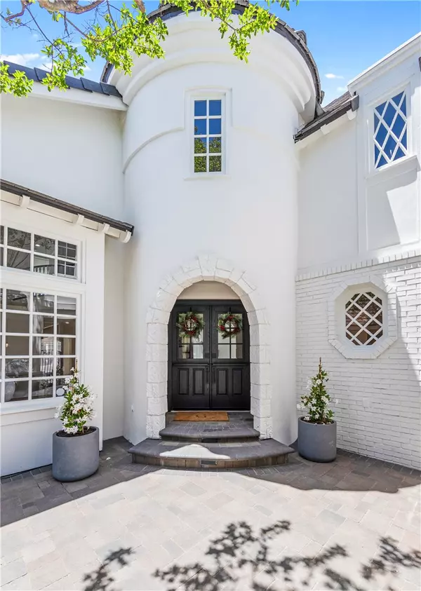 Huntington Beach, CA 92648,19365 Woodlands DR