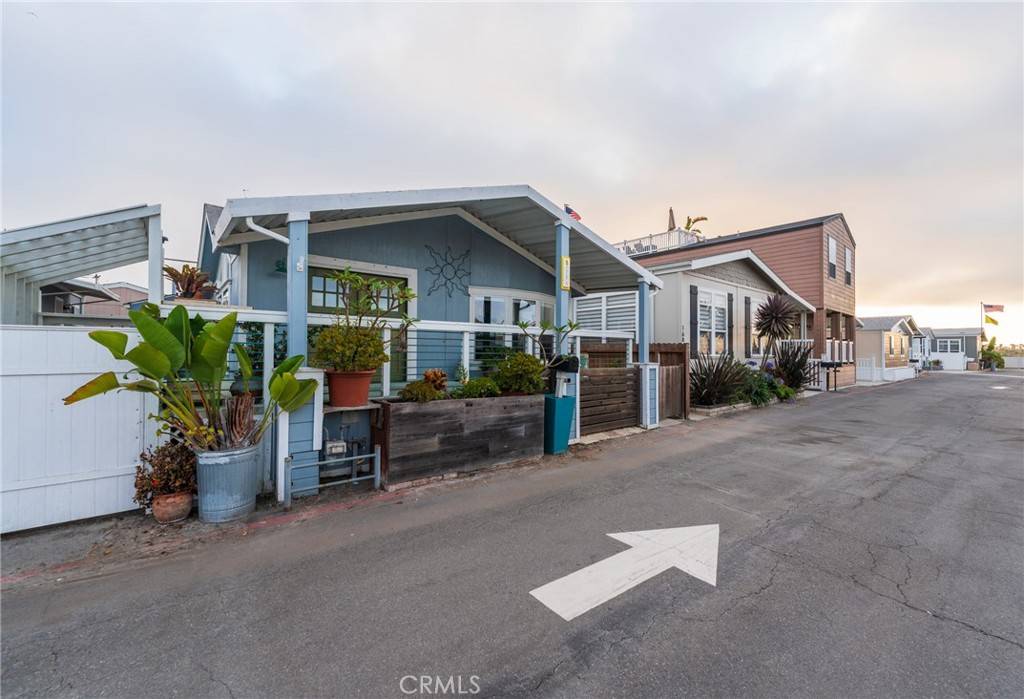 Huntington Beach, CA 92646,21752 Pacific Coast #15A