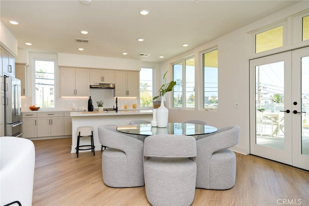 Huntington Beach, CA 92648,414 Main #200