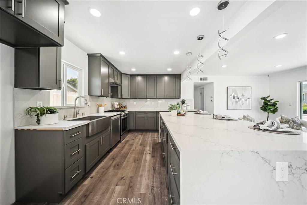 Lake Forest, CA 92630,22713 Islamare