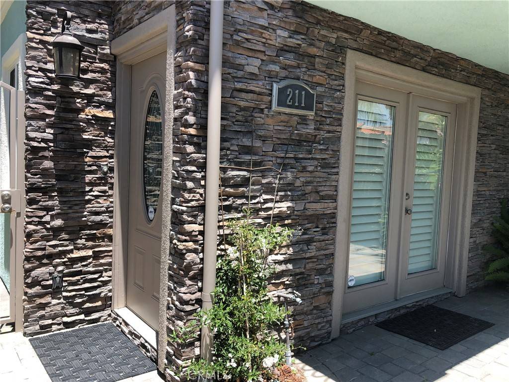 Huntington Beach, CA 92648,211 7th ST