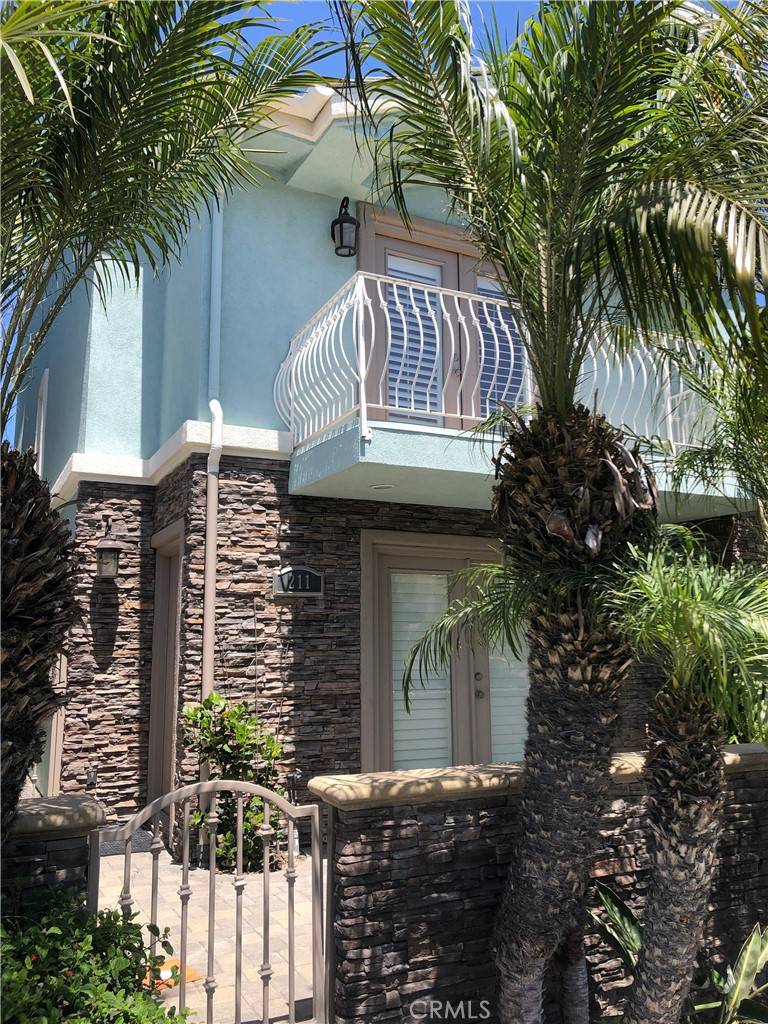 211 7th ST, Huntington Beach, CA 92648