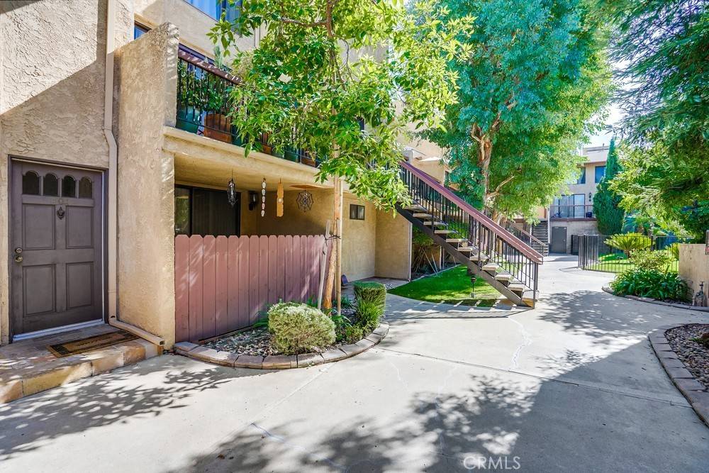 Woodland Hills, CA 91303,22038 Vanowen ST #215