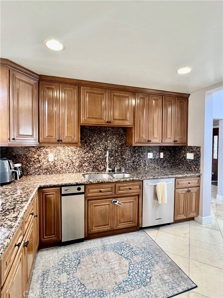 Huntington Beach, CA 92649,17093 Westport DR