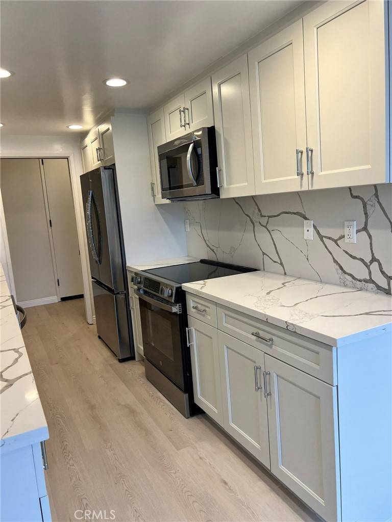 Santa Monica, CA 90403,900 Euclid ST #307