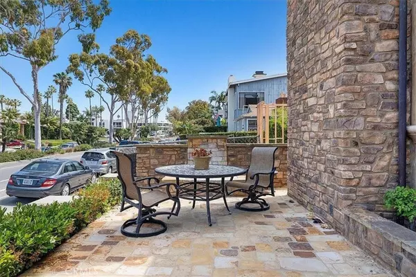 Corona Del Mar, CA 92625,504 Avocado AVE