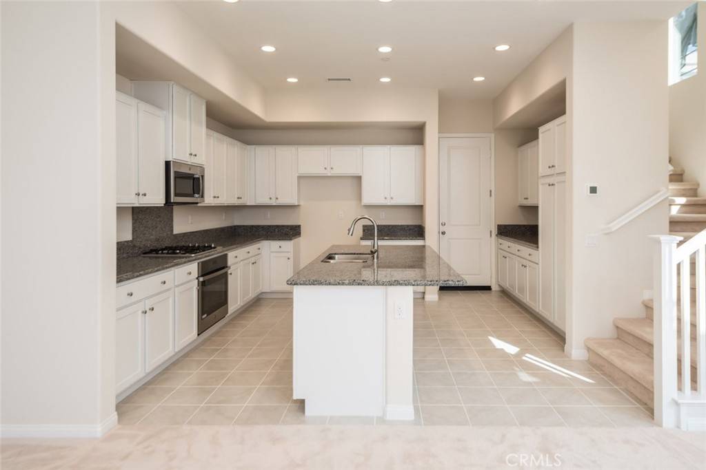 Irvine, CA 92618,158 Spectacle