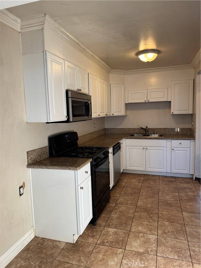 Arleta, CA 91331,9968 Lev AVE