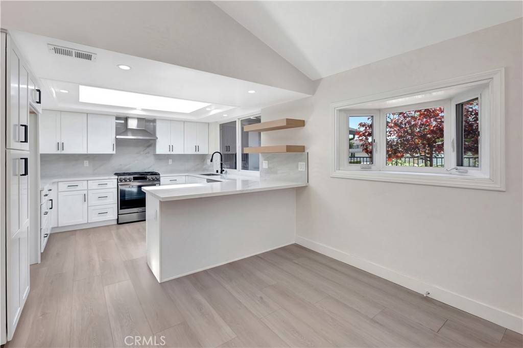 Los Alamitos, CA 90720,3242 Yellowtail DR