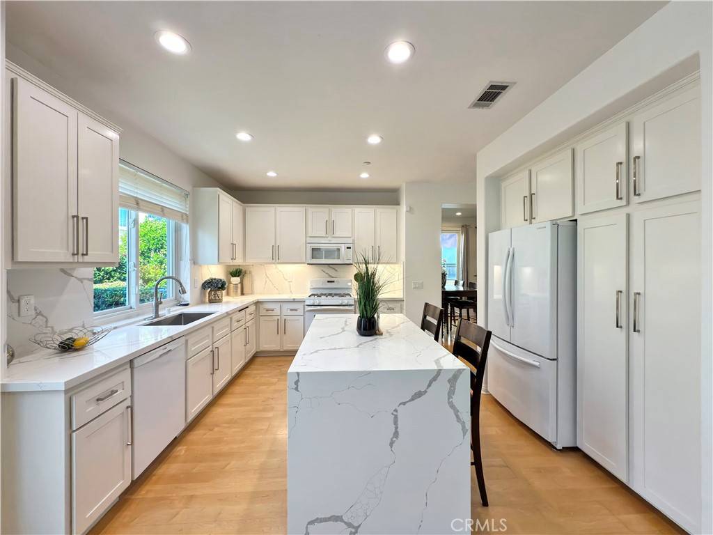 Buena Park, CA 90621,7 Bayview DR