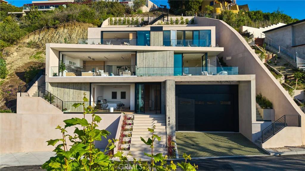 Laguna Beach, CA 92651,840 Gainsborough DR