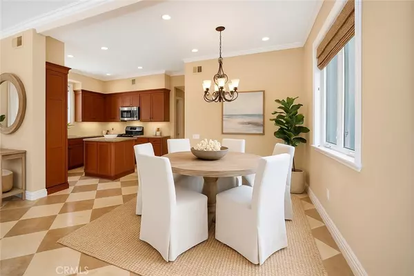 Corona Del Mar, CA 92625,431 Iris AVE