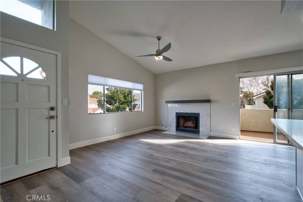 Irvine, CA 92614,60 Greenmoor #30