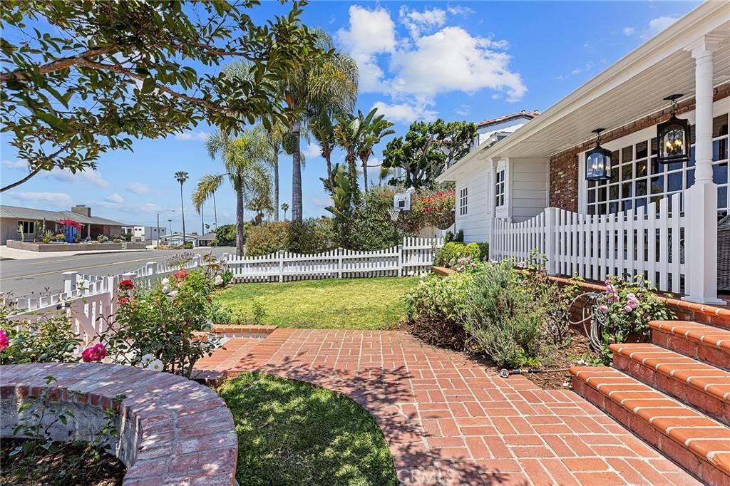 San Clemente, CA 92672,230 Esplanade