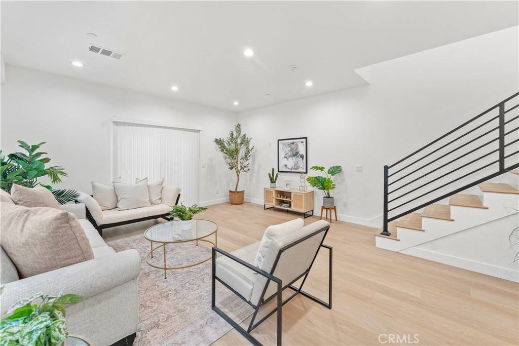 Fullerton, CA 92832,437 Patterson WAY