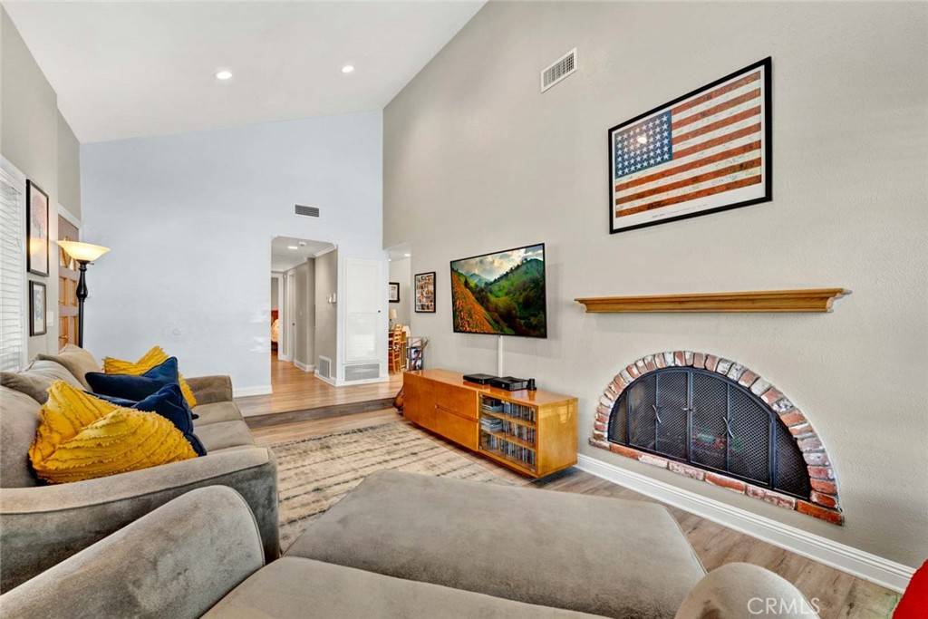 Tustin, CA 92780,14772 Braeburn RD