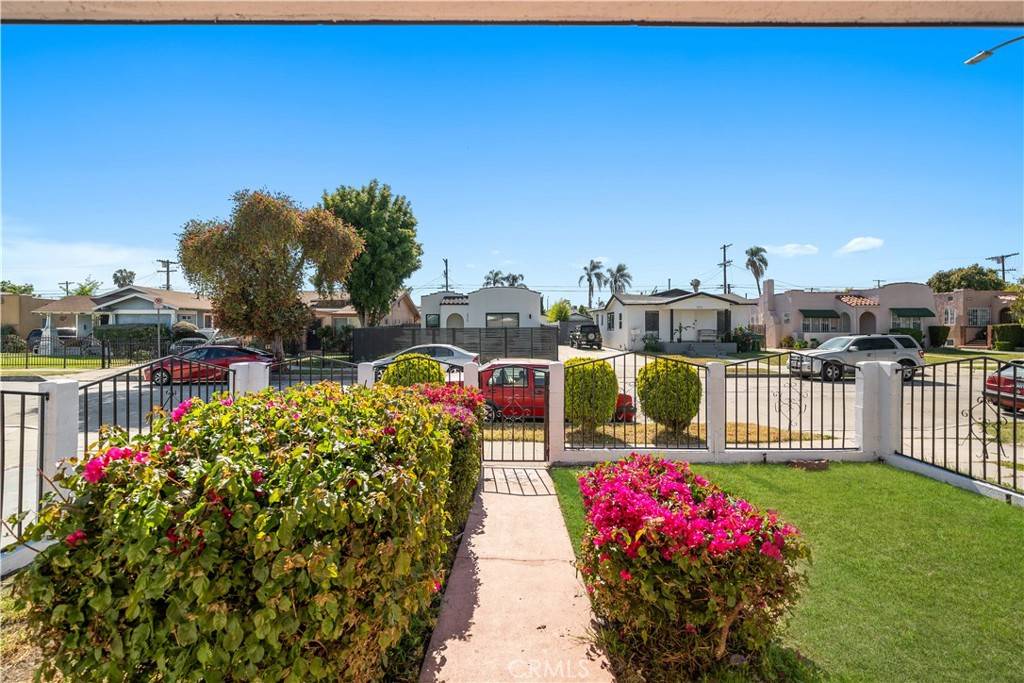 Los Angeles, CA 90043,5832 6th AVE