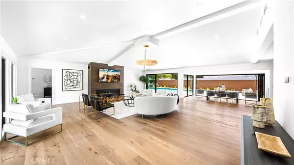 18823 La Amistad PL, Tarzana, CA 91356
