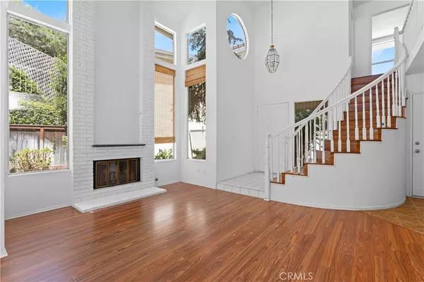 Laguna Beach, CA 92651,18 La Costa CT