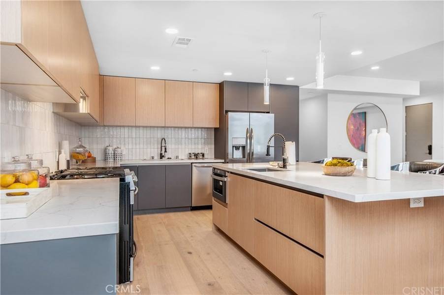 5110 Whitsett AVE #105, Valley Village, CA 91607