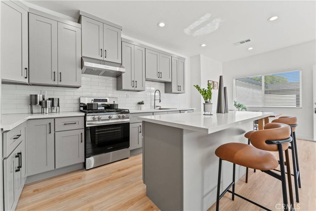 Fullerton, CA 92832,424 W Wilshire AVE