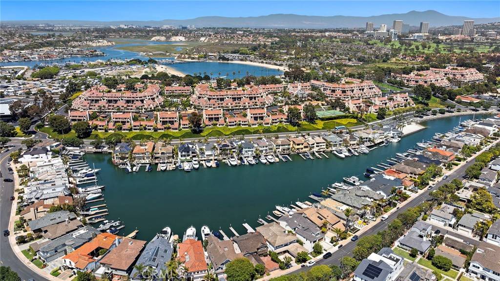 Newport Beach, CA 92660,612 Harbor Island DR