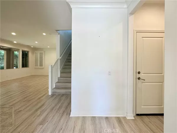 Irvine, CA 92618,38 Lupari