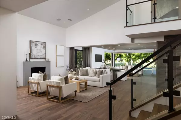 Huntington Beach, CA 92648,19466 Woodlands DR
