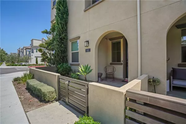 Anaheim, CA 92805,820 E Santa Ana ST