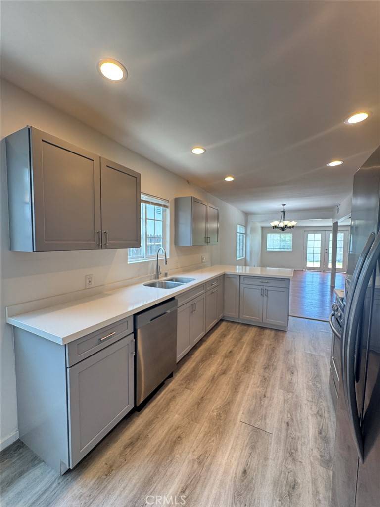 Woodland Hills, CA 91367,23308 Friar ST