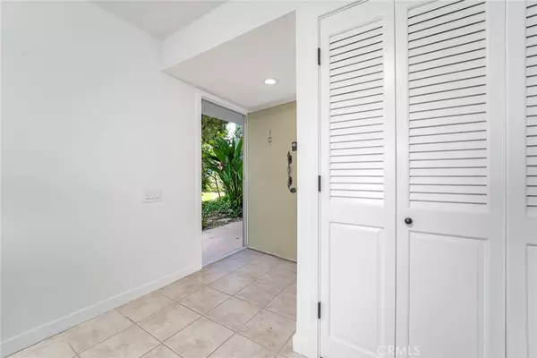 Laguna Woods, CA 92637,5369 Algarrobo #1G