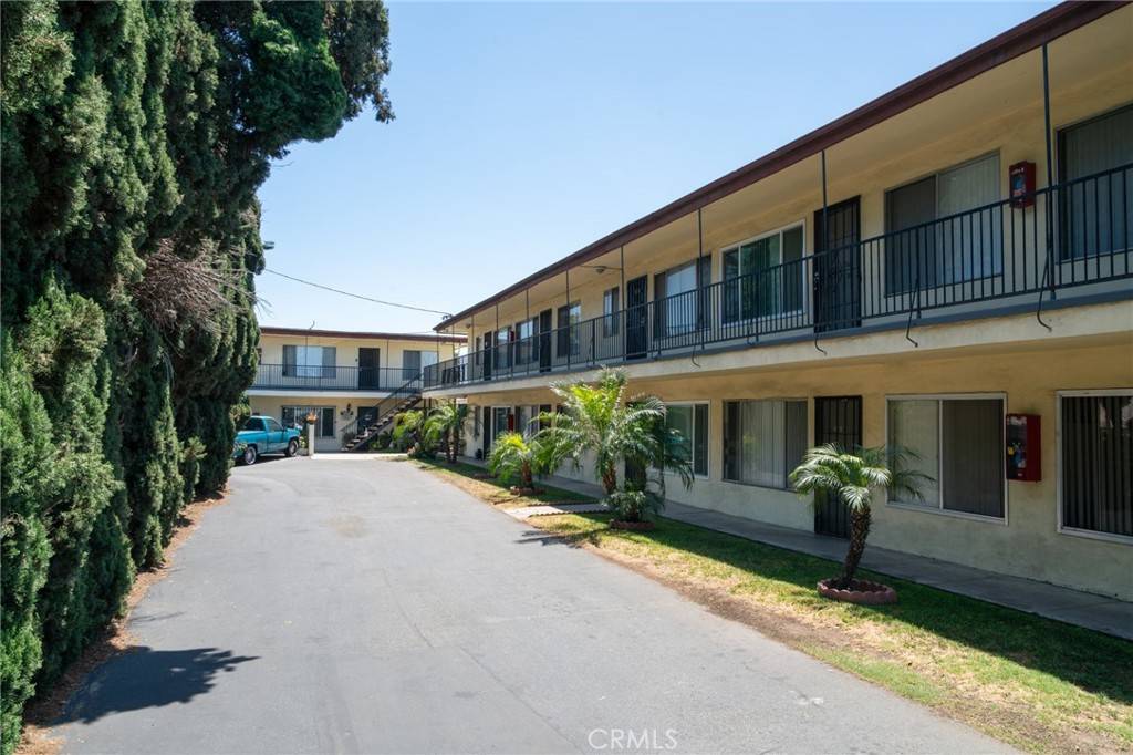 Bellflower, CA 90706,9040 9042 Ramona ST