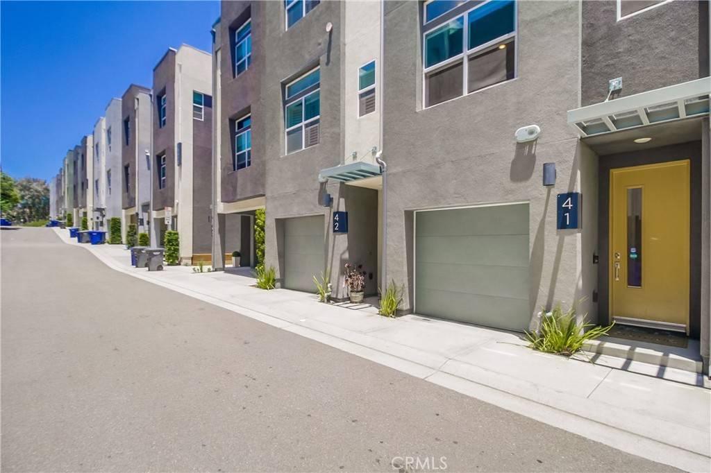 San Diego, CA 92108,10402 Harlow Circle #41