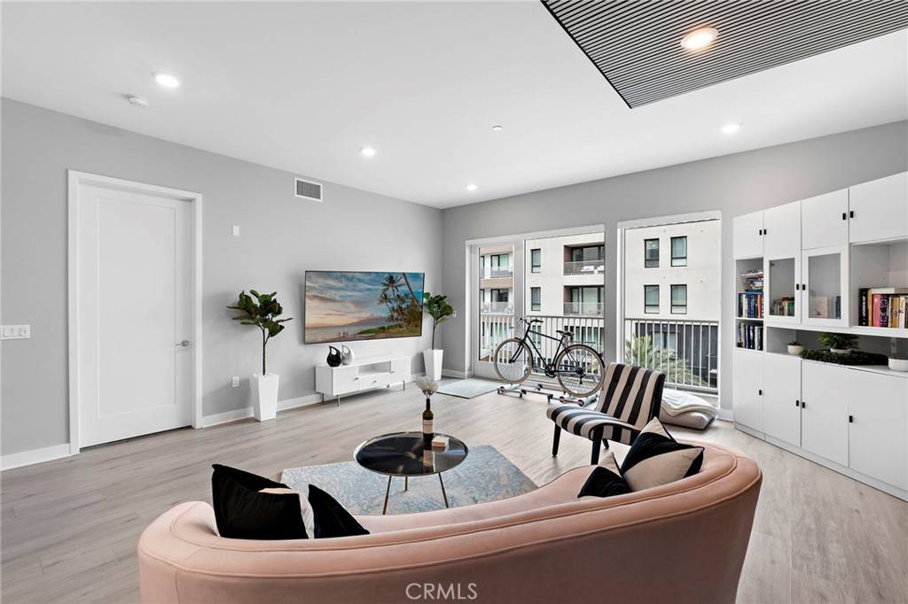 Irvine, CA 92612,3503 Rivington