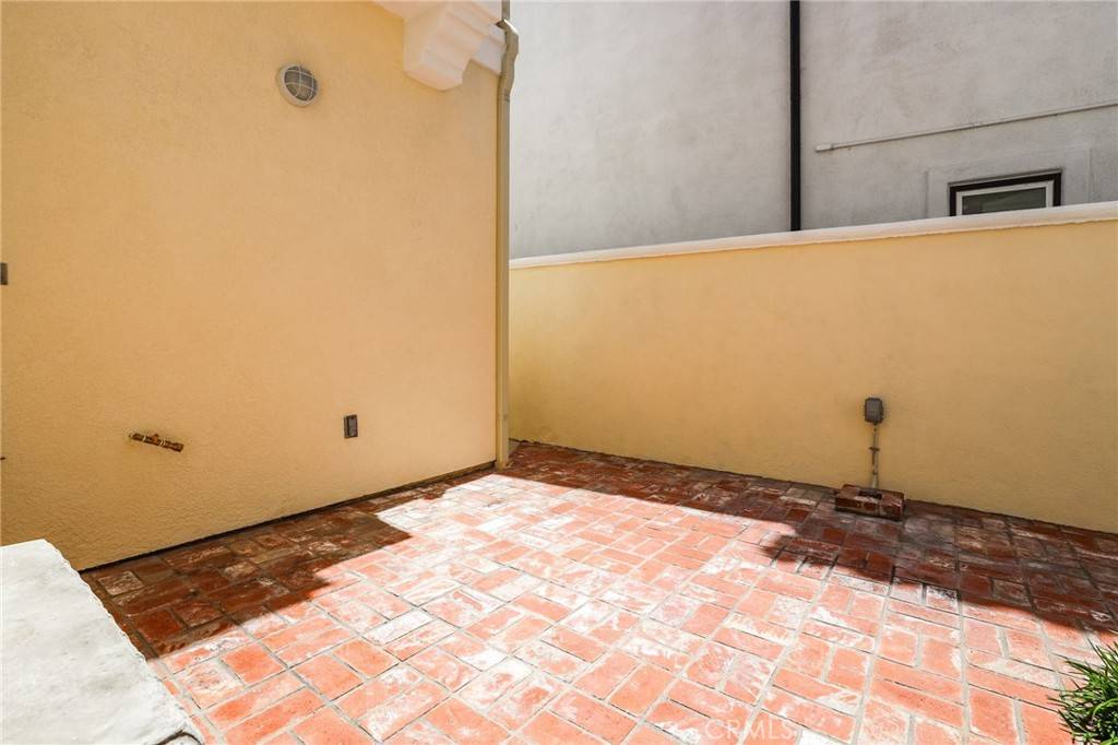 Huntington Beach, CA 92648,326 6th ST