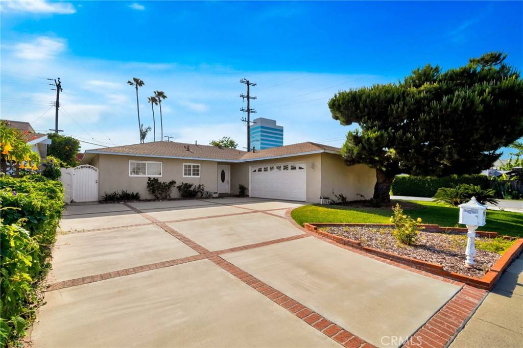 17121 Granada LN, Huntington Beach, CA 92647
