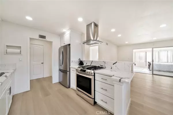 Huntington Beach, CA 92647,17121 Granada LN