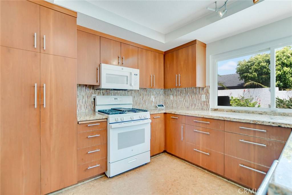 Huntington Beach, CA 92646,9561 Rockpoint DR