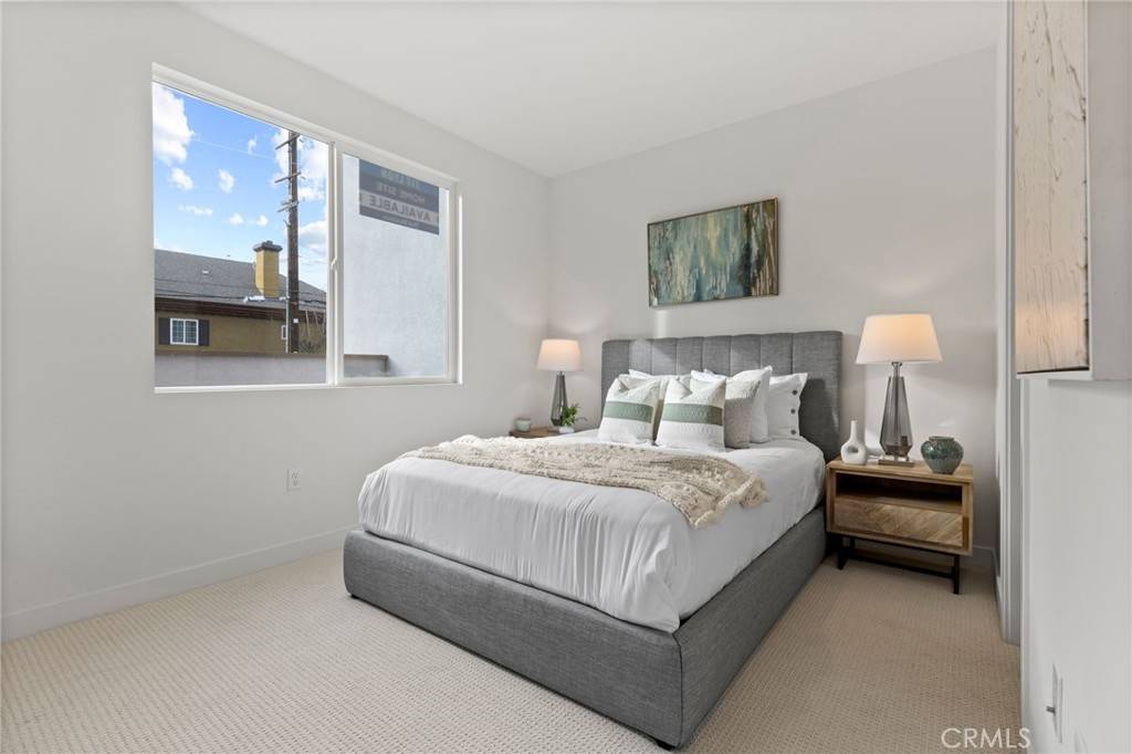 Santa Ana, CA 92705,585 S Lyon ST