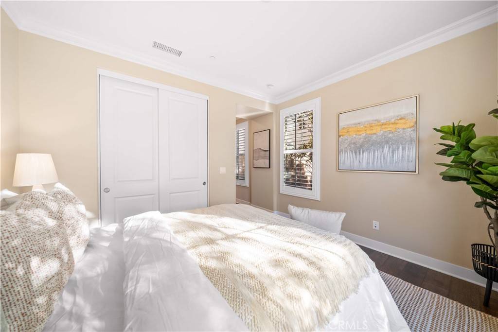 Irvine, CA 92620,74 Gainsboro