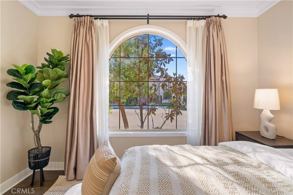 Irvine, CA 92620,74 Gainsboro