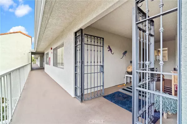 Laguna Woods, CA 92637,5369 Algarrobo #3F