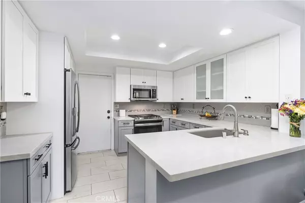 830 S Amber LN, Anaheim Hills, CA 92807