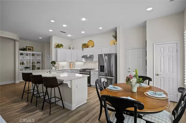 Corona, CA 92883,9121 Wooded Hill DR