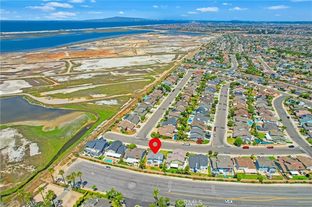 Huntington Beach, CA 92648,18202 Foss LN