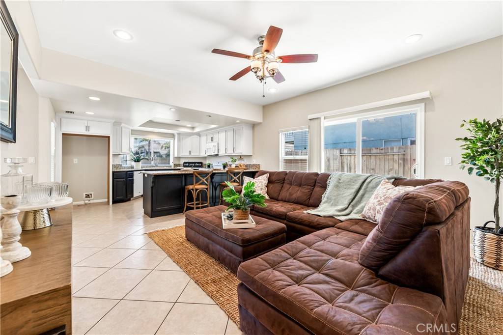 Huntington Beach, CA 92648,18202 Foss LN