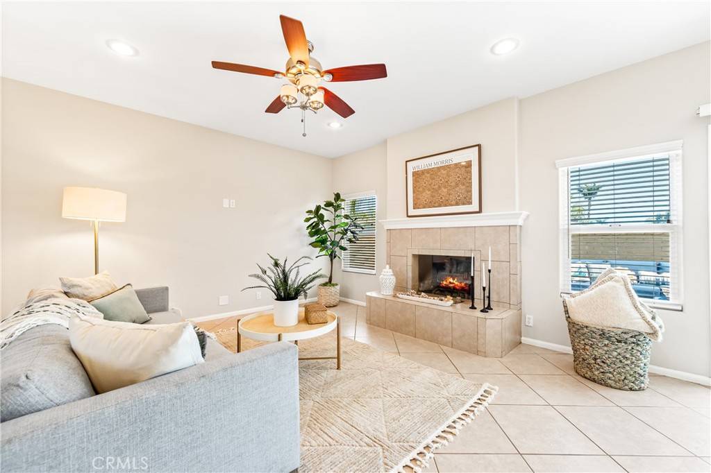 Huntington Beach, CA 92648,18202 Foss LN